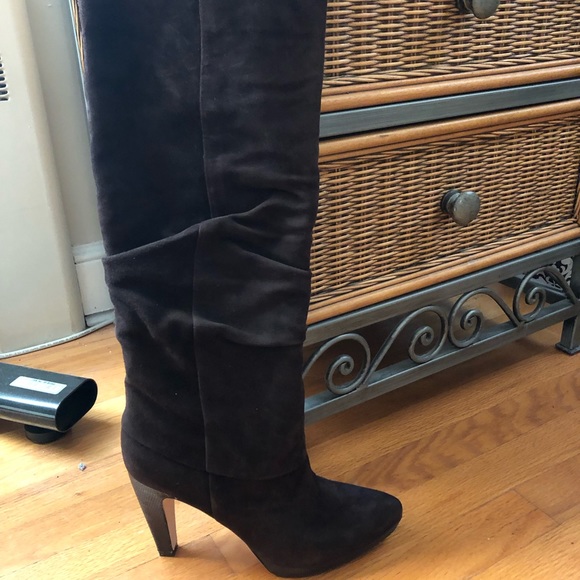 Joan & David Dark Brown Suede 4” boots - size 9M - Picture 2 of 2